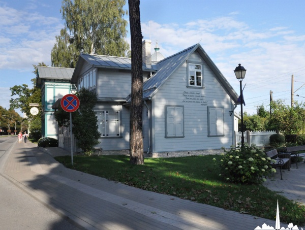 La Maison-musée, c'est dans cette grand maison qen bois que venait  passé l'été la poétesse et son mari